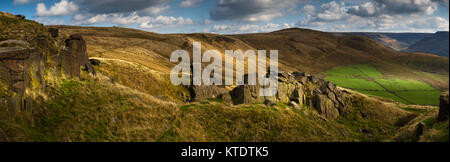 Formazioni rocciose in cima alla collina di Pots 'n Pans (Pots and Pans), Greenfield, Saddleworth, Greater Manchester, Regno Unito Foto Stock