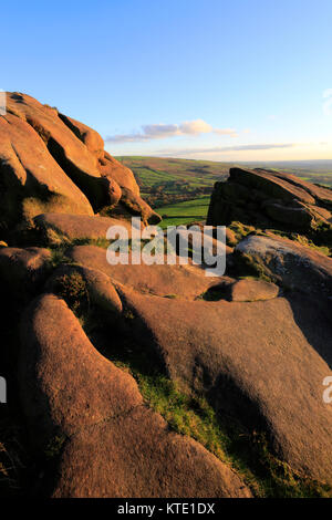 Tramonto sulla roccia arenaria formazioni del Ramshaw rocce, Staffordshire, England, Regno Unito Foto Stock