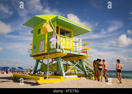 Bagnino cabina sulla spiaggia Foto Stock