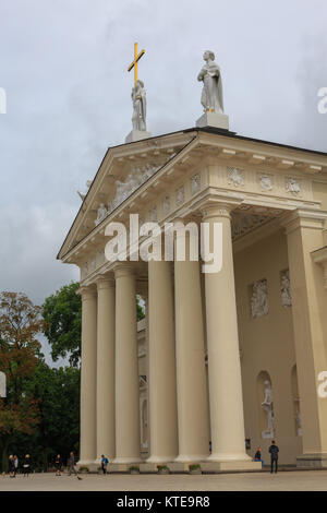 Vilnius,LITUANIA-Agosto 21, 2017:Principale Cattedrale cattolica romana di Lituania situato nella città vecchia di Vilnius, appena fuori della piazza della cattedrale di Vilnius, Lith Foto Stock