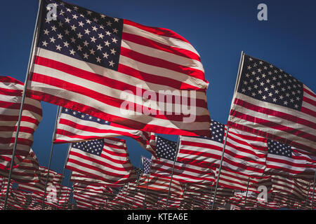 Università di Pepperdine "ondate di flag' Memorial onorando 9/11 vittime, Malibu, California Foto Stock