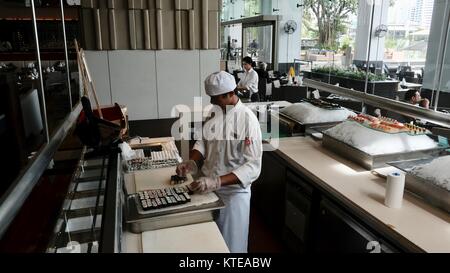 Raffinato hotel a pranzare in bella flusso Gourmet Ristorante Millennium Hilton con un fiume Chao Phraya Visualizza Bangkok in Thailandia Foto Stock