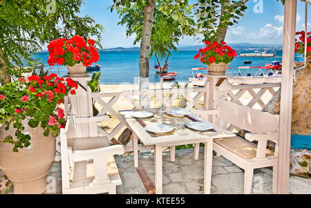 Il Monte Athos, GRECIA-Maggio 25, 2014:Ristorante terazza in Ouranoupolis uno dei più attraenti, ma forse meno conosciuta di angoli della Grecia su maggio 25.2014. Unità organizzativa Foto Stock