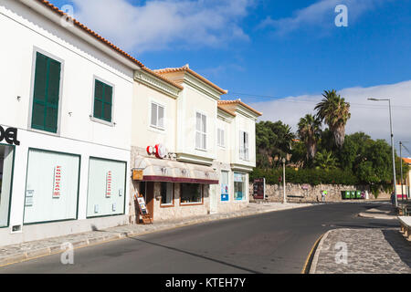 Vila Baleira, Portogallo - 18 agosto 2017: Vila Baleira solo la città e la capitale di Porto Santo Isola di Madeira. Street view, gente comune a piedi Foto Stock