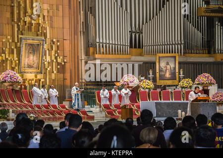 VILLA DI GUADALUPE, CITTÀ DEL MESSICO - Agosto 08, 2008. Santa Messa celebrata all'interno della nuova Basilica di Guadalupe. Foto Stock