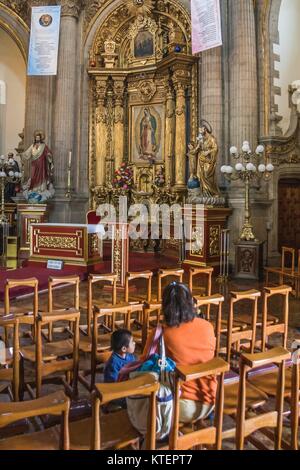 VILLA DI GUADALUPE, CITTÀ DEL MESSICO, 08 agosto 2008 - Interno della chiesa del Pocito. Foto Stock