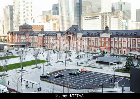 Una nuova piazza sul lato Marunouchi di Tokyo in treno stazione inaugurata nel mese di dicembre, 2017. Foto Stock