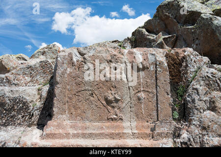 Il Fasıllar monumento è una grande statua dell'Hittita Storm-dio, raffigurata in un tempio di montagna, in piedi sopra un monte dio tra due leoni. Ho Foto Stock