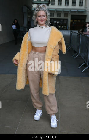 Il cantante Anne-Marie visitando BBC Radio One Studios di eseguire sul Live Lounge - Londra dotata: Anne-Marie dove: Londra, Regno Unito quando: 23 Nov 2017 Credit: WENN.com Foto Stock