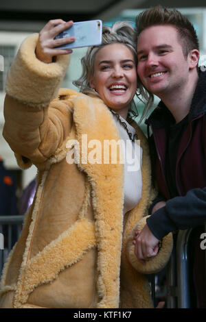 Il cantante Anne-Marie visitando BBC Radio One Studios di eseguire sul Live Lounge - Londra dotata: Anne-Marie dove: Londra, Regno Unito quando: 23 Nov 2017 Credit: WENN.com Foto Stock