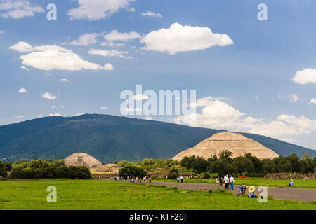 Piramidi del Sole e della luna. Teotihuacan, Messico Foto Stock