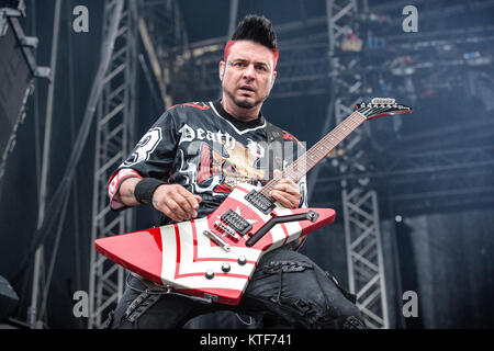 Cinque Dita morte punzone la American heavy band, esegue un concerto dal vivo presso la musica svedese festival festival Svezia Bråvalla Festival 2016. Qui il chitarrista Jason gancio è visto dal vivo sul palco. La Svezia, 02/07 2016. Foto Stock