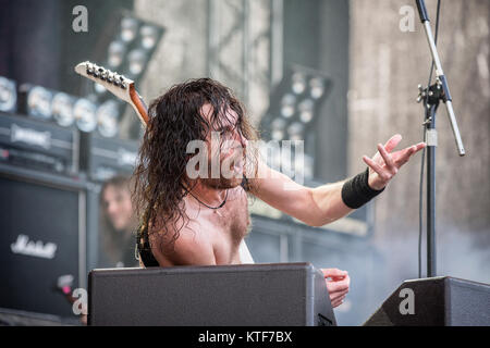 Norvegia, Halden - 24 giugno 2017. La Australian rock band Airbourne esegue un concerto dal vivo durante il norvegese music festival tonnellate di roccia 2017. Qui la cantante e chitarrista Joel O'Keeffe è visto dal vivo sul palco. Foto Stock