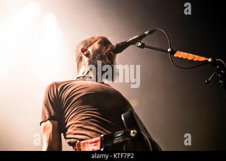 La American metal band la baronessa esegue un concerto dal vivo al Rockefeller di Oslo. Qui il cantante e chitarrista John Baizley è raffigurato dal vivo sul palco. Norvegia, 07/10 2013. Foto Stock