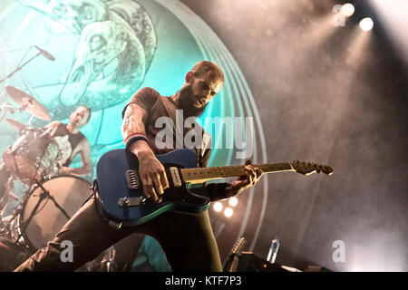 La American metal band la baronessa esegue un concerto dal vivo al Rockefeller di Oslo. Qui il cantante e chitarrista John Baizley è raffigurato dal vivo sul palco. Norvegia, 07/10 2013. Foto Stock