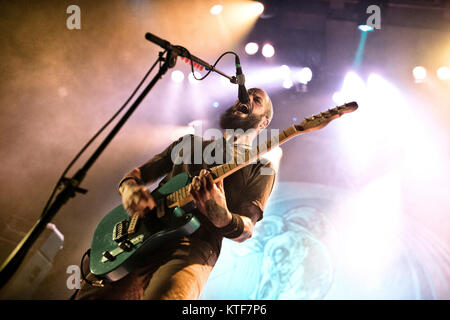 La American metal band la baronessa esegue un concerto dal vivo al Rockefeller di Oslo. Qui il cantante e chitarrista John Baizley è raffigurato dal vivo sul palco. Norvegia, 07/10 2013. Foto Stock