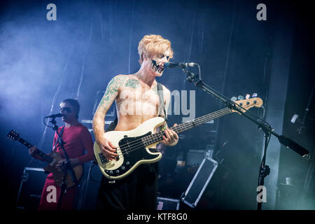 La Scottish rock band Biffy Clyro esegue un concerto dal vivo a Sentrum scena in Oslo. Qui bass player James Johnston è visto dal vivo sul palco. Norvegia, 31/10 2016. Foto Stock