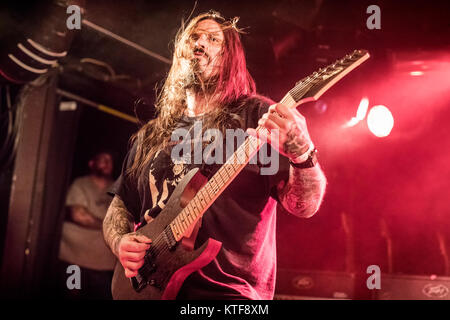 I fanghi americano metal band Palanca esegue un concerto dal vivo a John Dee durante il norvegese heavy metal festival Inferno Metal Festival 2017 a Oslo. Qui il chitarrista MATTEO Brunson è visto dal vivo sul palco. Norvegia, 14/04 2017. Foto Stock