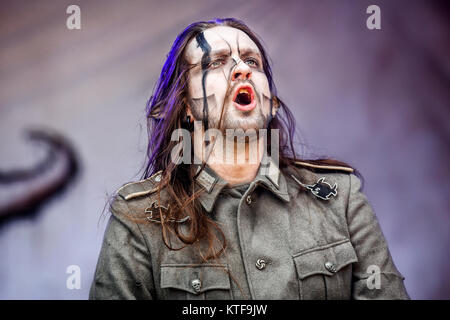 Il finlandese folk band di metallo Finntroll esegue un concerto dal vivo al Sweden Rock Festival 2016. Qui la cantante Mathias 'Vreth' Lillmåns è visto dal vivo sul palco. La Svezia, 11/06 2016. Foto Stock