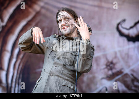 Il finlandese folk band di metallo Finntroll esegue un concerto dal vivo al Sweden Rock Festival 2016. Qui la cantante Mathias 'Vreth' Lillmåns è visto dal vivo sul palco. La Svezia, 11/06 2016. Foto Stock