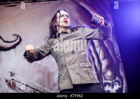 Il finlandese folk band di metallo Finntroll esegue un concerto dal vivo al Sweden Rock Festival 2016. Qui la cantante Mathias 'Vreth' Lillmåns è visto dal vivo sul palco. La Svezia, 11/06 2016. Foto Stock