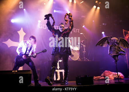 L'industriale norvegese banda metallica Gothminister esegue un concerto dal vivo al Rockefeller di Oslo. Qui la cantante Gothminister (Bjørn Alexander Brem) è visto dal vivo sul palco. Norvegia, 11/04 2012. Foto Stock