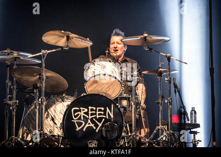 La American punk rock band Green Day esegue un concerto dal vivo a Oslo Spektrum. Qui il batterista Tré Cool è visto dal vivo sul palco. Norvegia, 25/01 2017. Foto Stock