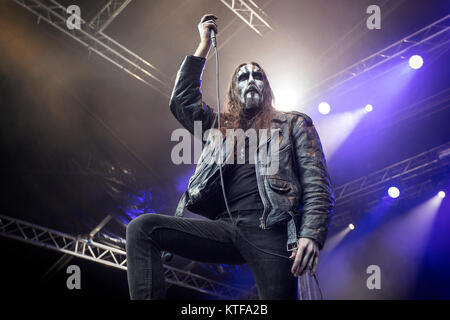 Norvegia, Borre - Agosto 18, 2017. Il Norvegese black metal band Gaahls Wyrd esegue un concerto dal vivo durante il norvegese metal festival Midgardsblot Festival 2017 in Borre. Qui il cantante Gaahl è visto dal vivo sul palco. (Photocredit: Terje Dokken). Foto Stock