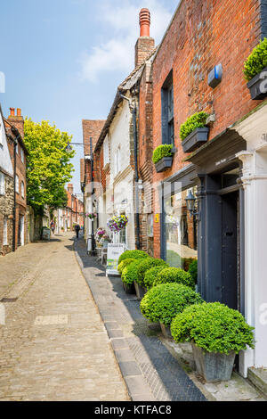 Lombard Street, un pittoresco, il vecchio acciottolato stretto vicolo, Petworth Town Center, una piccola cittadina e centro di antiquariato nel West Sussex, a sud-est Inghilterra Foto Stock