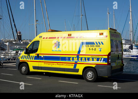 Un ambulanza a Marina Rubicon, Playa Blanca, Lanzarote, Isole Canarie, Spagna. Foto Stock