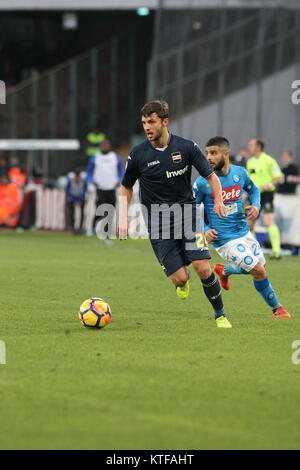 Napoli, Italia. 23 Dic, 2017. Azione durante la partita di calcio tra SSC Napoli battere la Sampdoria allo Stadio San Paolo di Napoli .Risultato finale Napoli vs Sampdoria 3-2.In foto Bartosz Bereszynski SAMPDORIA Credito: Salvatore Esposito/Pacific Press/Alamy Live News Foto Stock