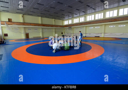 Zhan Beleniuk, il vincitore delle Olimpiadi 2016. Nazionale di wrestling greco-romano del team di formazione di dimostrazione per i bambini. Dicembre 21, 2017. A Kiev, Ucraina Foto Stock