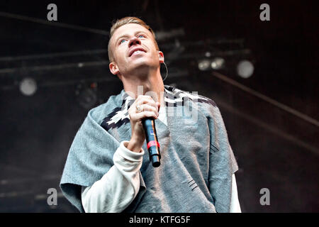 La American duo hip-hop Macklemore & Ryan Lewis esegue un concerto dal vivo a musica norvegese Hovefestivalen festival 2013. Il duo è costituito da the rapper Macklemore (foto) e il produttore Ryan Lewis che entrambi provengono da Seattle. Norvegia, 02/07 2013. Foto Stock