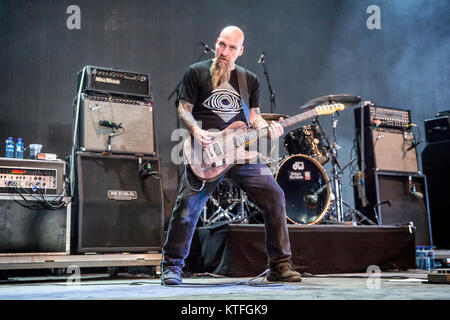 La American nu-metal band di nevrosi esegue un concerto dal vivo presso il norvegese music festival Øyafestivalen 2016 a Oslo. Qui la cantante e chitarrista Steve Von finché è sene dal vivo sul palco. Norvegia, 13/08 2016. Foto Stock