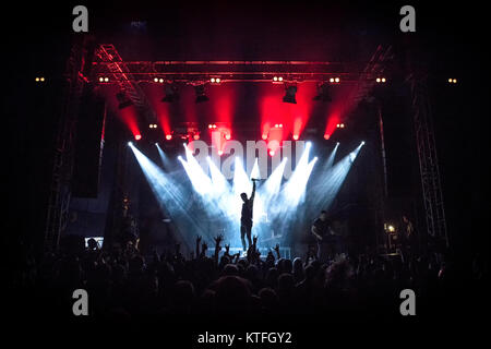 La Australian metalcore band Parkway Drive esegue un concerto dal vivo presso il norvegese music festival tonnellate di roccia 2015. Qui la cantante Winston McCall è visto dal vivo sul palco. Norvegia, 18/06 2015. Foto Stock