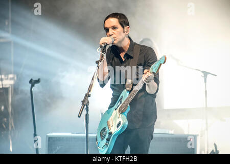 L'inglese rock band Placebo esegue un concerto dal vivo a Sentrum scena in Oslo. Qui il cantante e musicista Brian Molko è visto dal vivo sul palco. Norvegia, 16/10 2016. Foto Stock