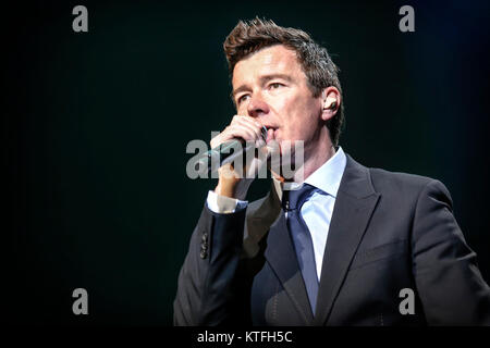 Il cantante inglese, compositore e musicista Rick Astley suona dal vivo presso la mostra "Amiamo il 80s' a Telenor Arena di Oslo. Norvegia, 26/04 2014. Foto Stock