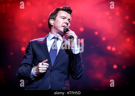 Il cantante inglese, compositore e musicista Rick Astley suona dal vivo presso la mostra "Amiamo il 80s' a Telenor Arena di Oslo. Norvegia, 26/04 2014. Foto Stock