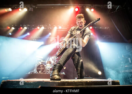 La American Christian rock band Skillet esegue un concerto dal vivo a Sentrum scena in Oslo. Qui il chitarrista Seth Morrison è visto dal vivo sul palco. Norvegia, 01/06 2016. Foto Stock