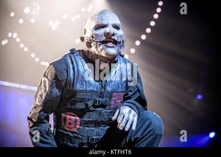 La American heavy metal band Slipknot esegue un concerto dal vivo a Oslo Spektrum. Qui la banda della cantante Corey Taylor è visto dal vivo sul palco. Norvegia, 10/02 2015. Foto Stock