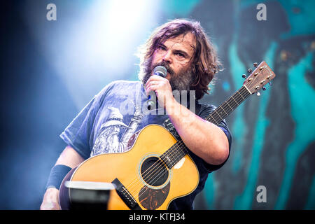 La commedia americana rock duo Tenacious D esegue un concerto dal vivo alla musica svedese festival Festival Bråvalla 2016. Il duo è composto da due attori, musicisti e cantanti Jack Black (foto) e Kyle Gass. La Svezia, 01/07 2016. Foto Stock