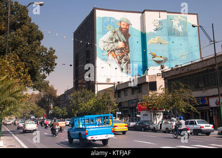 TEHRAN, IRAN - Novembre 2017: una tipica strada di Teheran, capitale dell'Iran Foto Stock