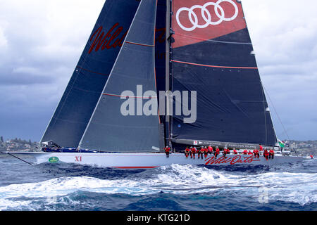 Sydney, Australia. Il 26 dicembre 2017. Rolex Sydney Hobart Yacht Race 2017. Wild Oates XI fiancata. Anthony Bolack/Alamy Live News Foto Stock