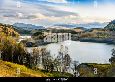 Una vasta valle sul modo per Shireteko National Park, Hokkaido, Giappone Foto Stock