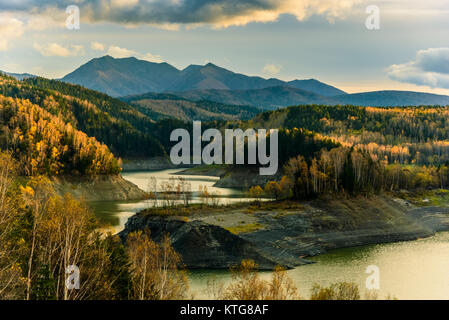 Una vasta valle sul modo per Shireteko National Park, Hokkaido, Giappone Foto Stock