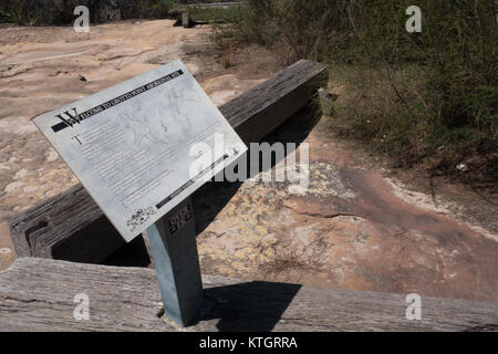 Punto di grotta di aborigeni sito di incisione Foto Stock