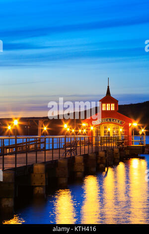 Tramonto, Town dock sul Lago Seneca, Finger Lakes, Watkins Glen, New York, Stati Uniti d'America Foto Stock