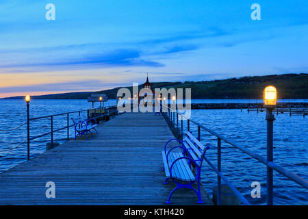 Tramonto, Town dock sul Lago Seneca, Finger Lakes, Watkins Glen, New York, Stati Uniti d'America Foto Stock