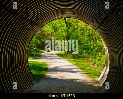 Ohio e Canale Erie Alzaia, serratura profonda zona estrattiva, Cuyahoga Valley National Park, Brecksville, Ohio, Stati Uniti d'America Foto Stock