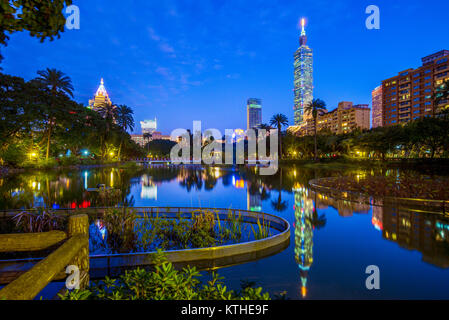 Scena notturna di Taipei a Taipei 101 Foto Stock